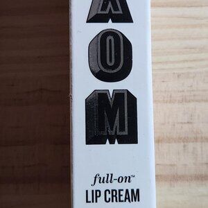 Buxom Full-On Lip Cream in WIld Orchid